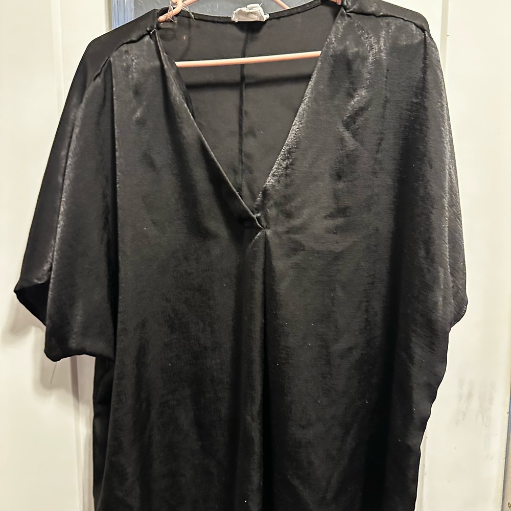 ANDREE BY UNIT Black Satin Blouse